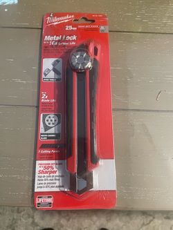 Milwaukee knife