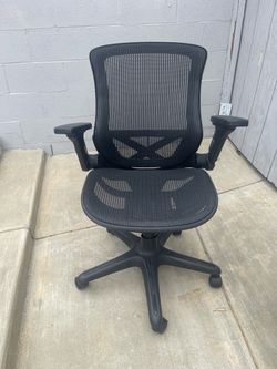 Black Mesh Ergonomic Office Chair