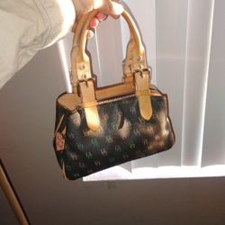 Dooney Bourke 