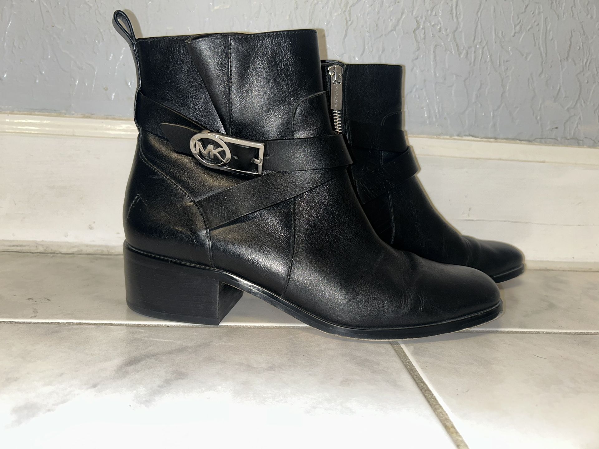 Michael Kors Women’s Short Black Leather Boots 8 1/2