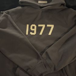 1977 ESSENTIALS HOODIE
