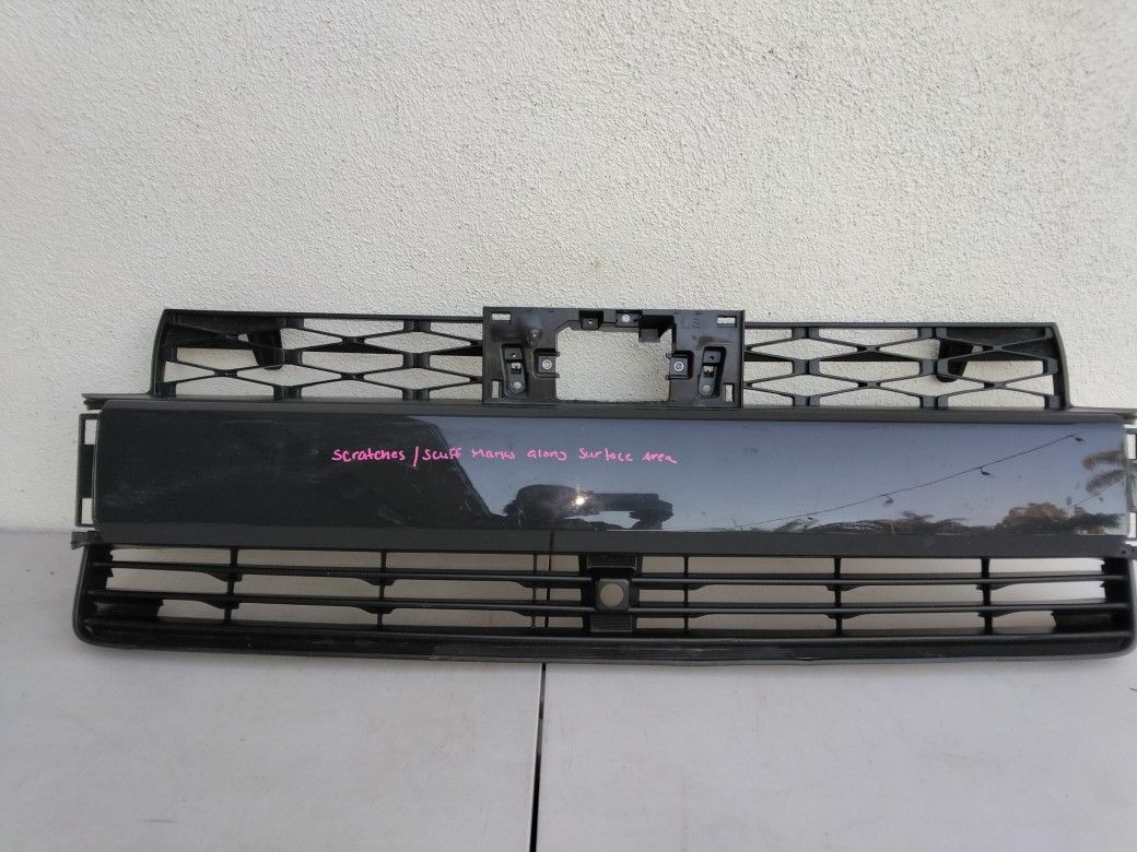 2014-2015-2016-2017-2018-2019-2020 TOYOTA 4RUNNER FRONT GRILLE OEM USED