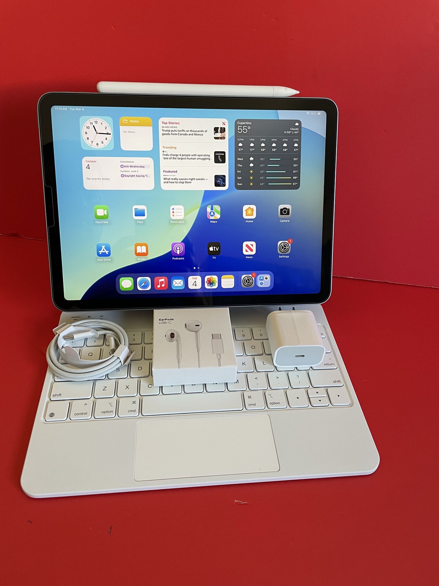 Apple IPad Air 5th Generation (10.9” Liquid Retina/ M1 chip / 2022 Model) 64GB with pen, keyboard case & Accessories (256gb $549)