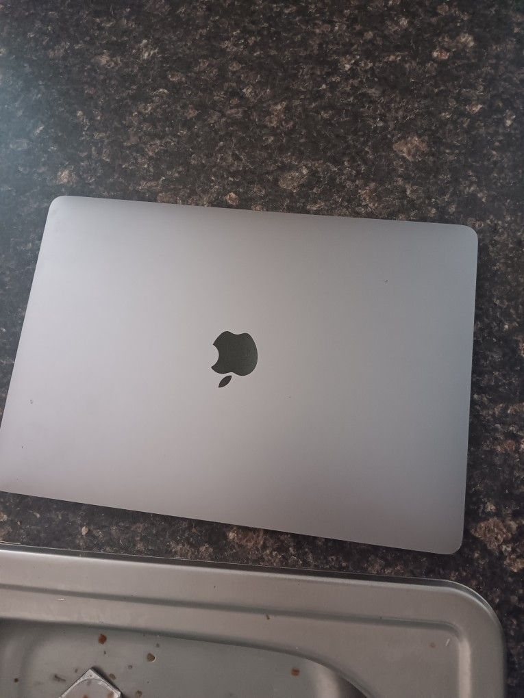 Mac Book Pro 2022