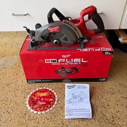 Milwaukee M18 FUEL 18V Lithium-Ion Cordless 7-1/4 in. Rear Handle Circular Saw (Tool-Only)