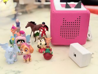 Toniebox Pink Starter Set with Tonies Figures