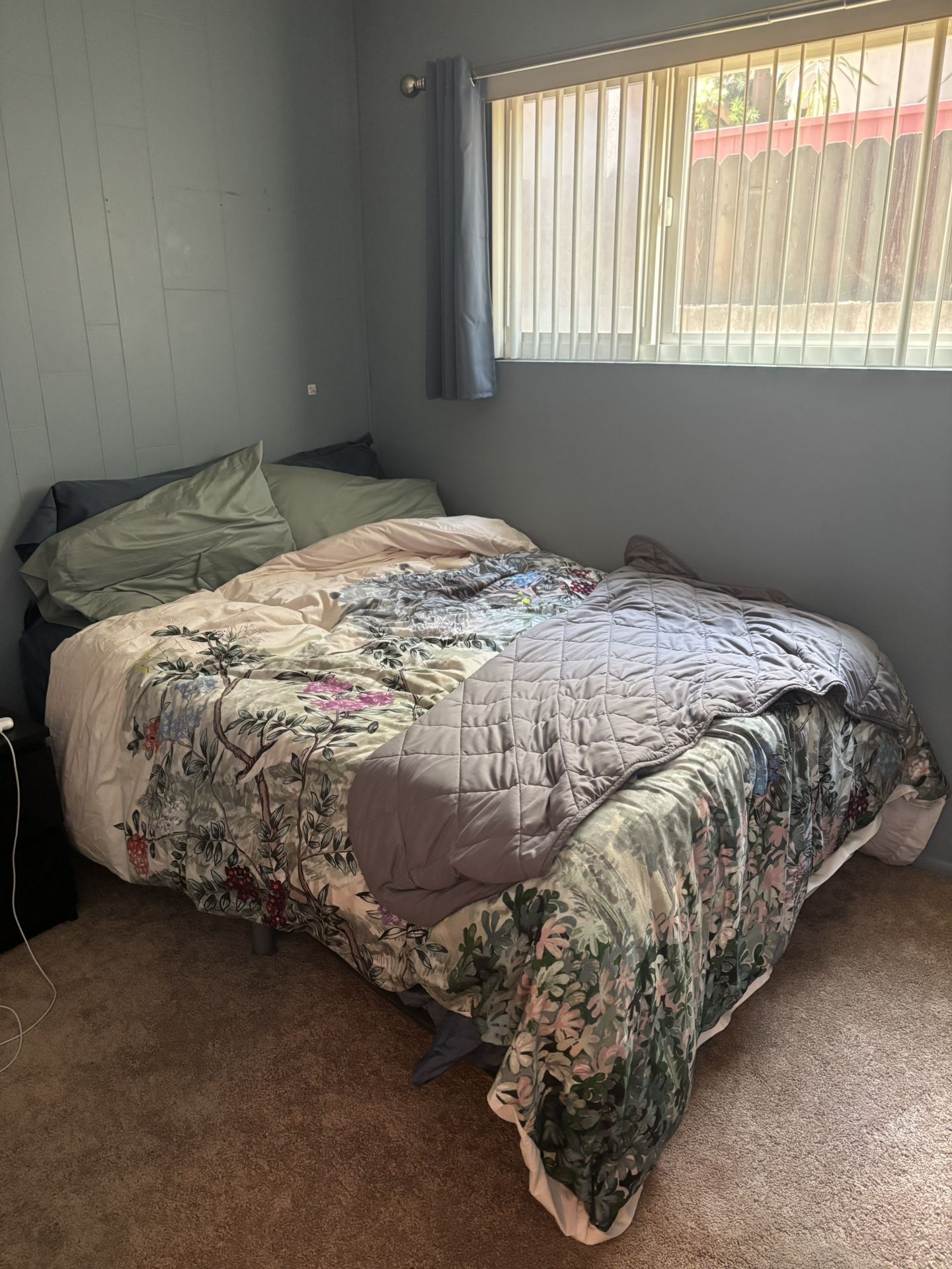 Full Bed - All inclusive - 12β Memory Foam Mattress + Steel Bed Frame + 2 Luxe Sheet Sets
