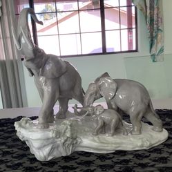 Vintage Lladro "Elephants Walking " # 1150 