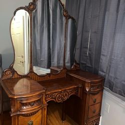 Antique Victorian 1930's Dresser And Vanity 