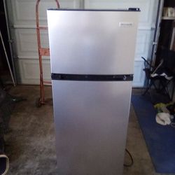 Frigidaire Refrigerator 
