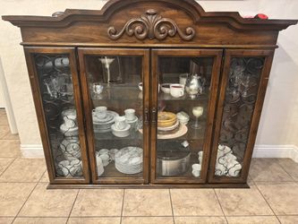 Pulaski Keepsakes Wooden China Cabinet  5’W X 5’H x1’d