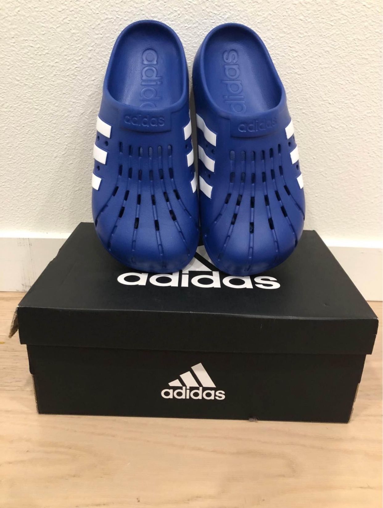 Adidas unisex adult Adilette Clog Size M9/W10 Clothing