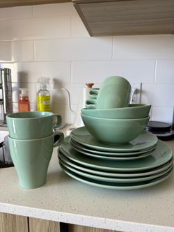 Ikea Green Plates/Bowls set