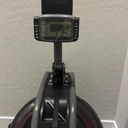 Water rowing machine