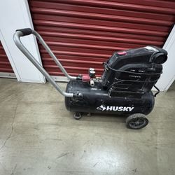 8 Gallon Air Compressor 