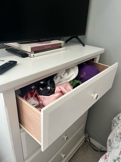 2 Girls dressers