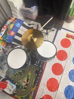 Kids drum set