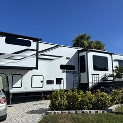 2025 Grand Design Momentum Toy Hauler