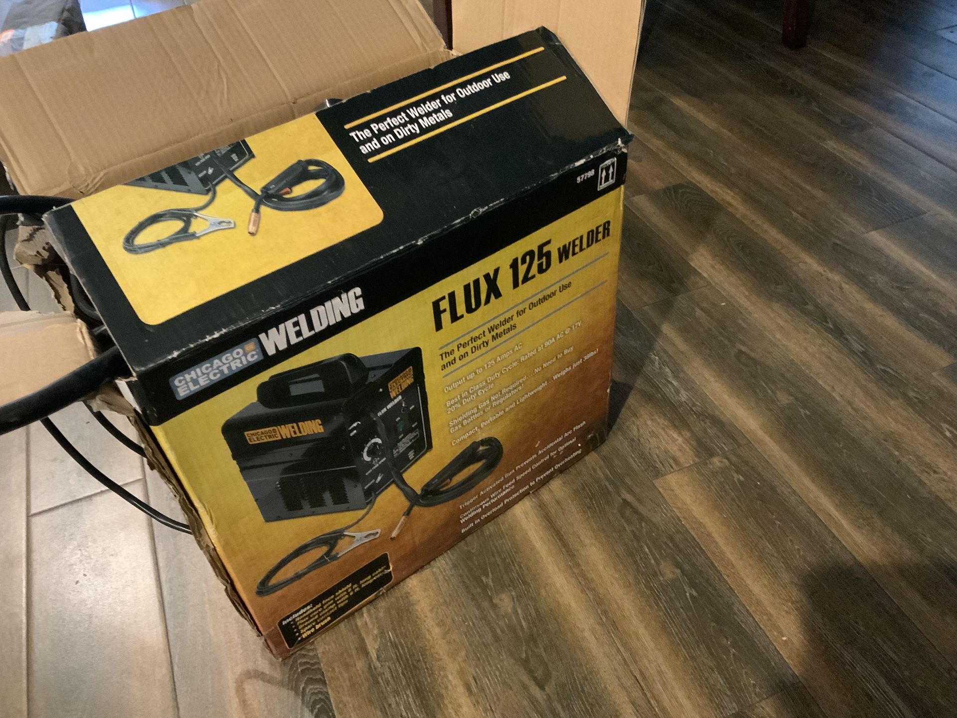 Chicago Electric Flux 125 Welder