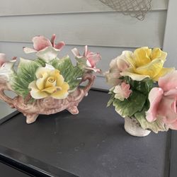 CAPODIMONTE: Roses, Centerpiece, Genuine porcelain from ITALY. Vintage, 1980’s