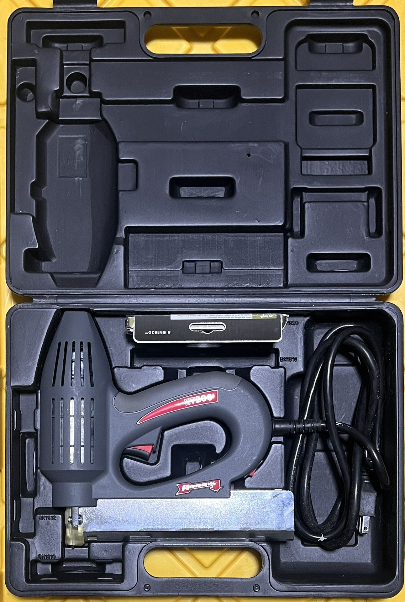 Arrow Electric Staple Gun Kit With 2000 Pieces