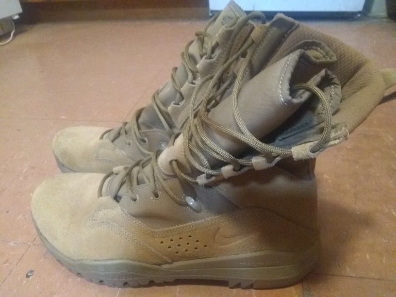 Kakadu Ontwaken Dictatuur Nike SFB Field 2 8'' Desert/Desert 14 Boots for Sale in New York, NY -  OfferUp