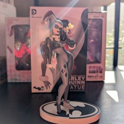 Harley Quinn Statue Black And White Second Edition 