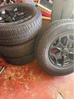Jeep Willy’s OEM wheels and tires