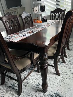 Dinning room Table and Chairs