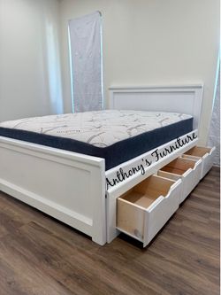 Full bed and mattress with drawers
