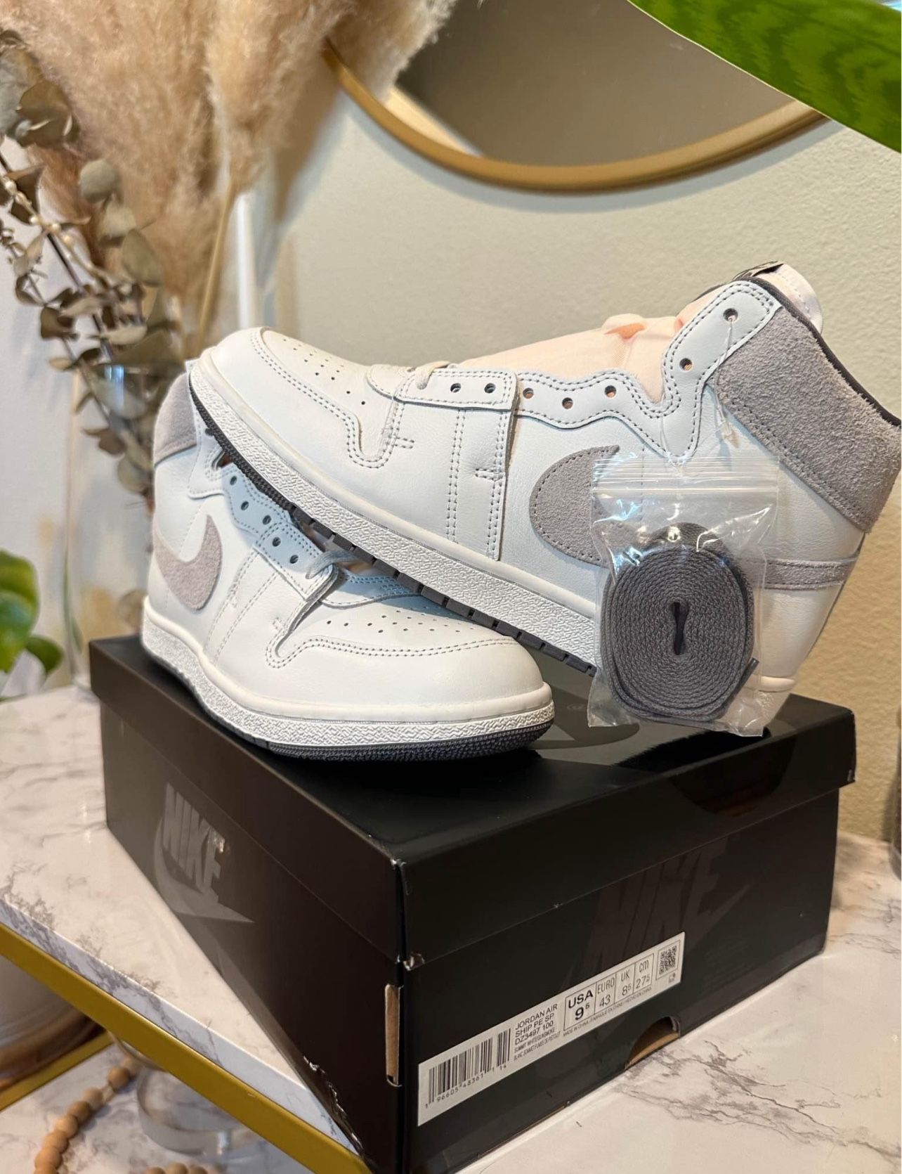 Nike Airship Size 9.5