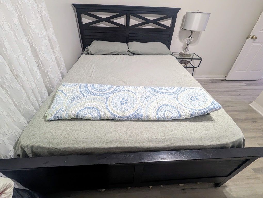 Queen Size Bed With Mattress For sale!