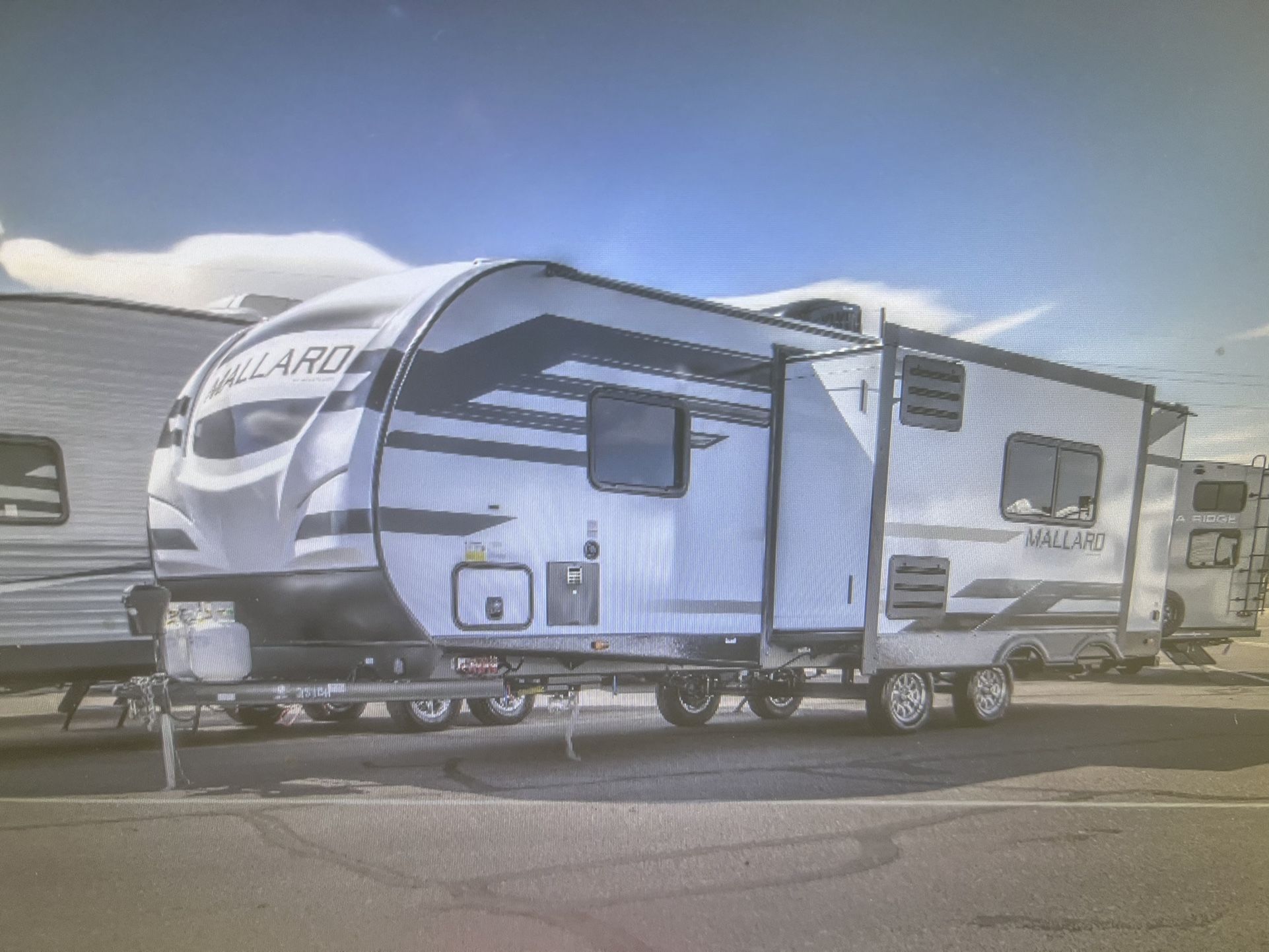 2022 MALLARD IDM 251 BH