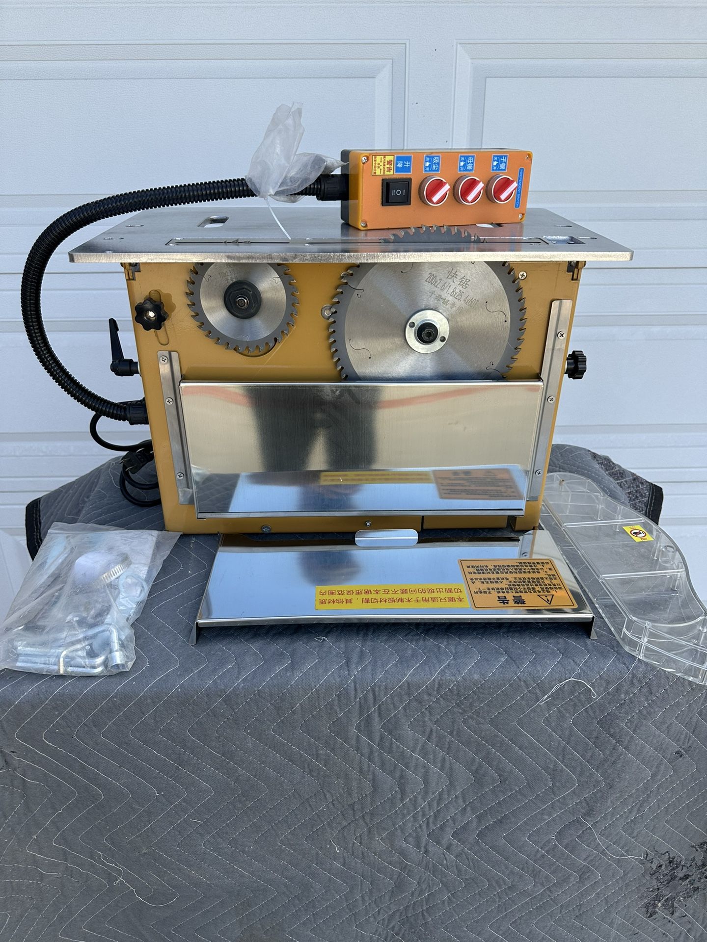 Table Saw With Dual Blade