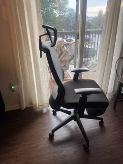 Autonomous Ergonomic Office Chair with Leg Rest – Mesh Back & Lumbar Support