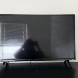 Roku TCL 32” Flat Screen TV