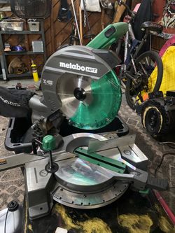 Compound miter saw