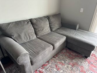 Couch reversible chaise