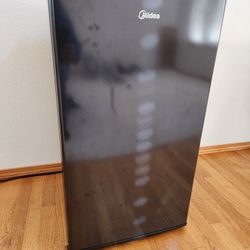 Midea Compact Refrigerator 3.3 Cu Ft Black Mini Fridge