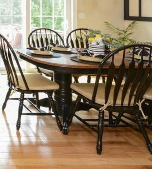 Farmers Kitchen Table and 6 chairs, expandable top.