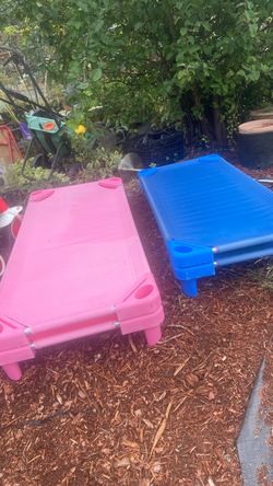 4pieces daycare cot price 10$. Pick up. E. 72. and grand view   E.  Tacoma