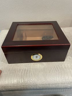 Cigar humidor