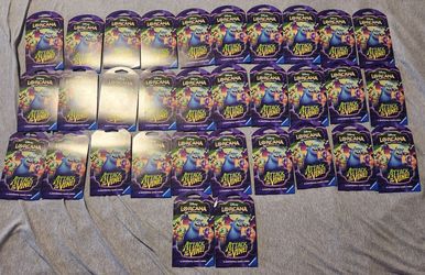 Lorcana Attack Of The Vine Sleeved Lot of (32)