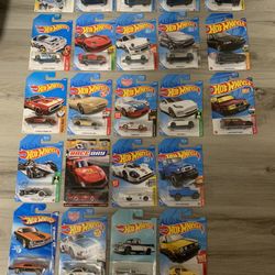 Hot Wheels (90+, all in box)