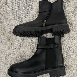 Women’s size 8 boots (brand new)