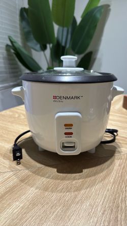 The Denmark Electric 4-Cup Rice Cooker (white)