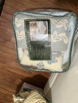 Laura Ashley 7-Piece King Comforter Set