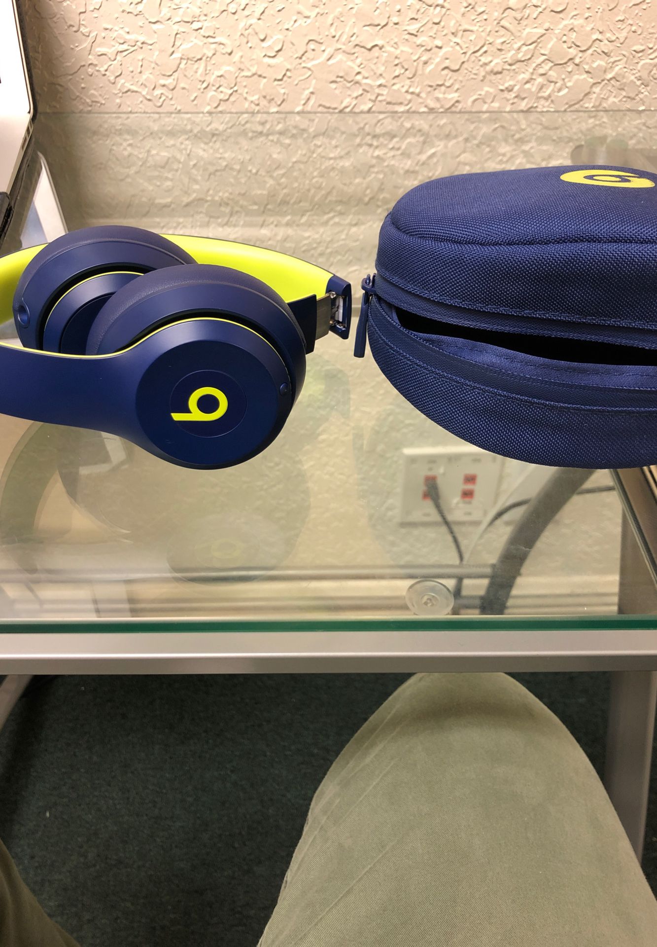 Beats solo 3 with case