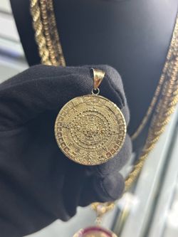 10kt Gold Aztec Calendar Pendant / Dije de Calendario Azteca Oro 10kt
