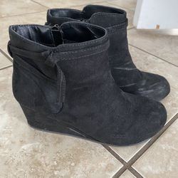 Girls Size 2 Suede Bootie